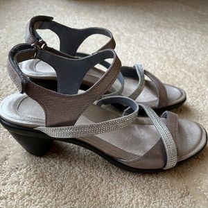 Naot Innovate Silver/Beige Comfy Dress Sandal 6.5-7/37 Crystal